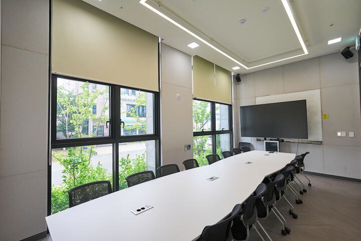Business Center 101 of 106