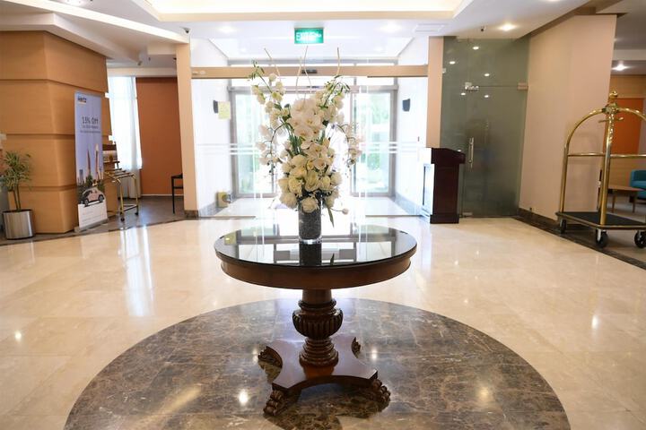 Entrance & Lobby