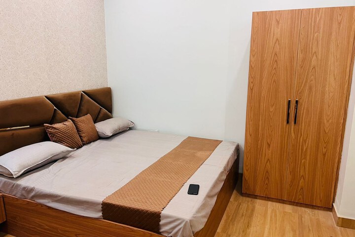 Room 8 of 17