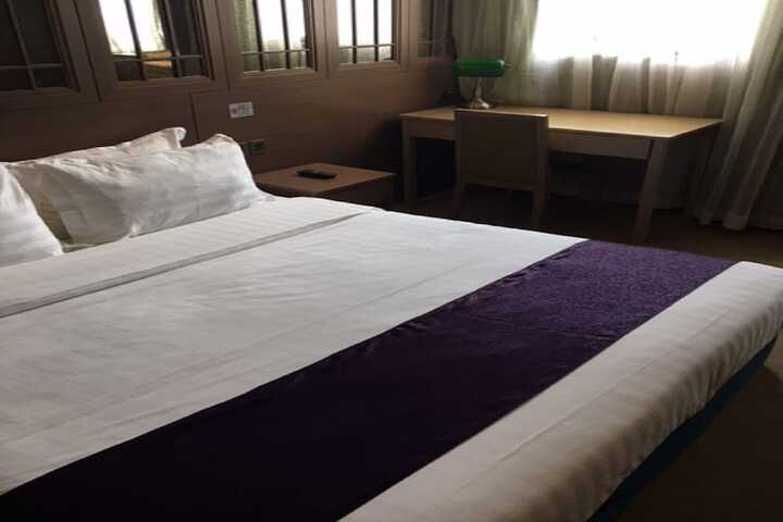 Room 16 of 46