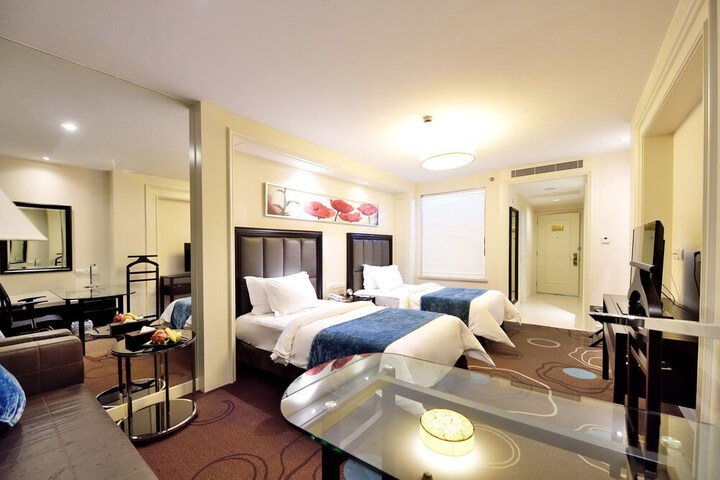 Room 19 of 114
