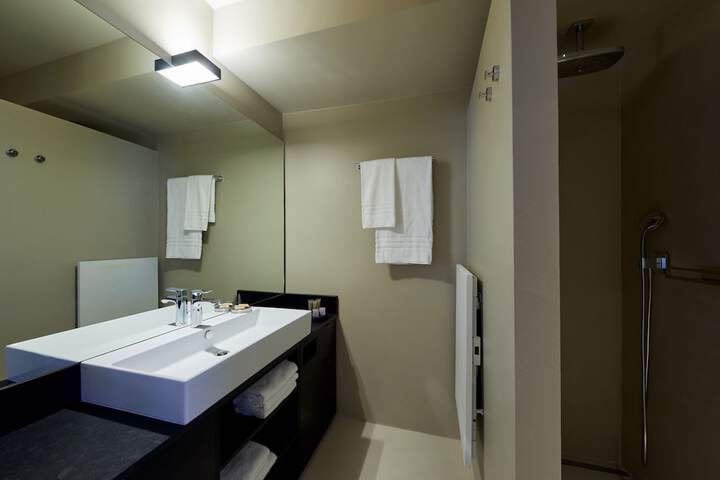 Room 38 of 74