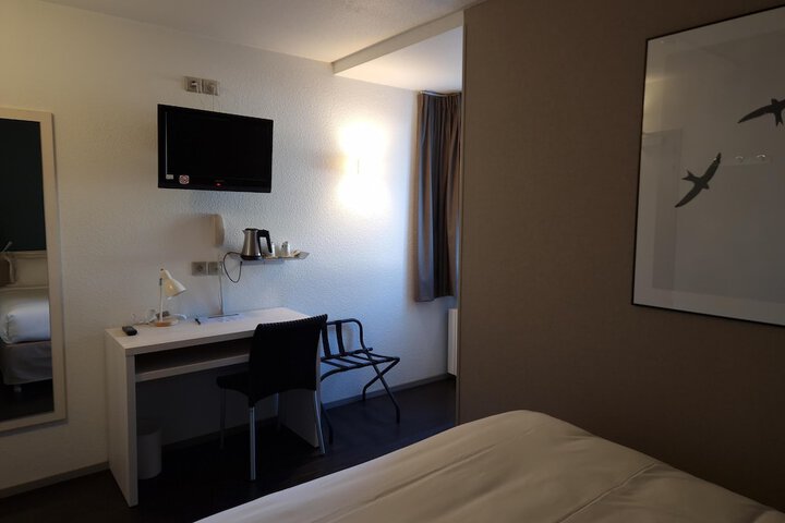 Room 27 of 127