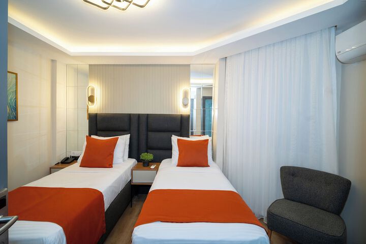 Room 6 of 60
