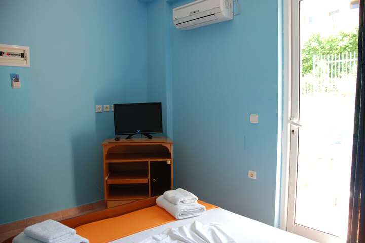 Room 32 of 74