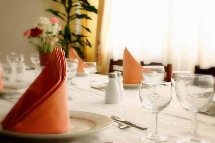 Dining 8 of 15