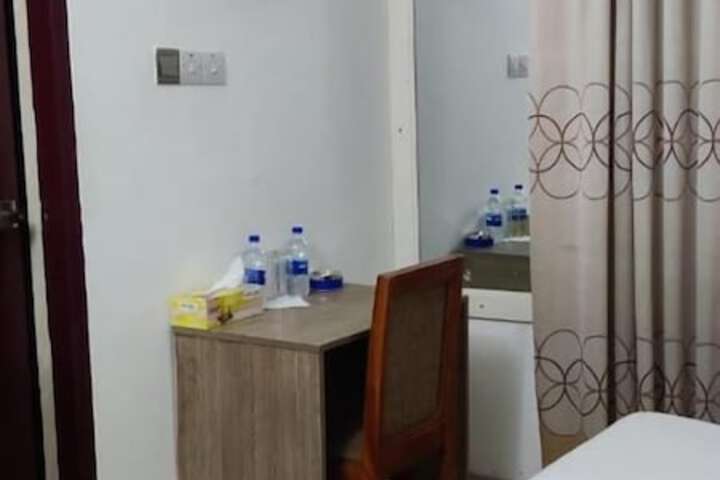 Room 10 of 31