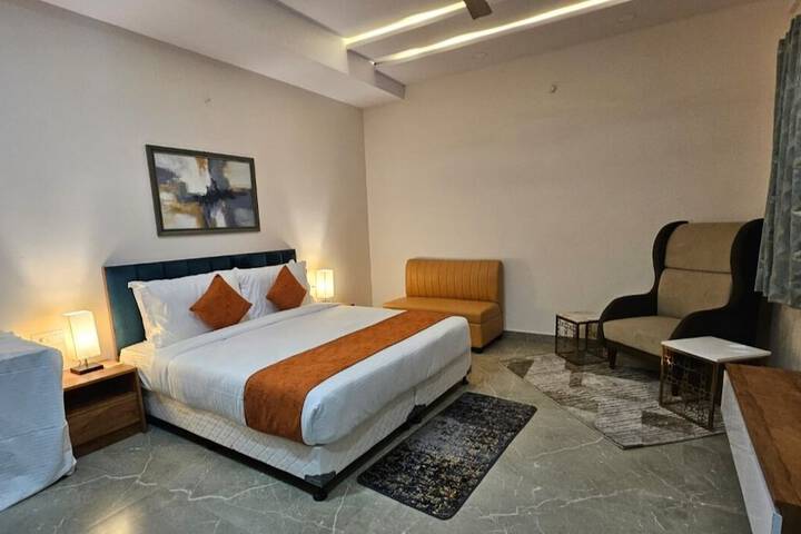 Room 5 of 6