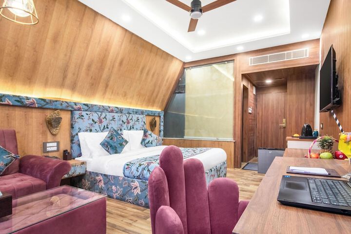 Room 5 of 20