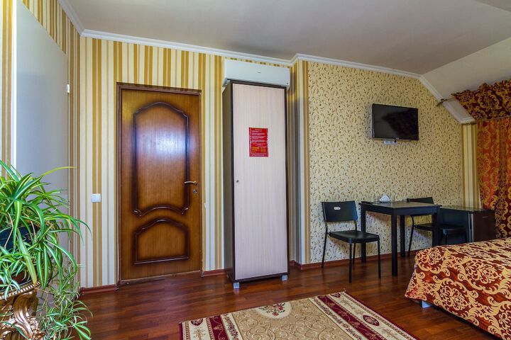 Room 32 of 67
