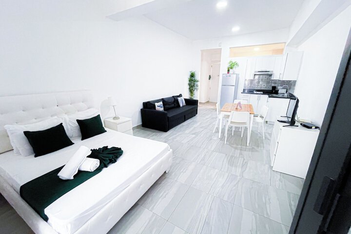 Room 2 of 32