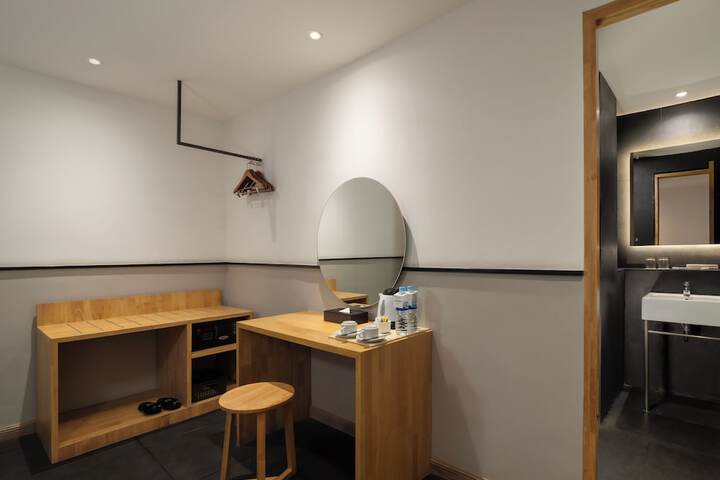 Room 7 of 25