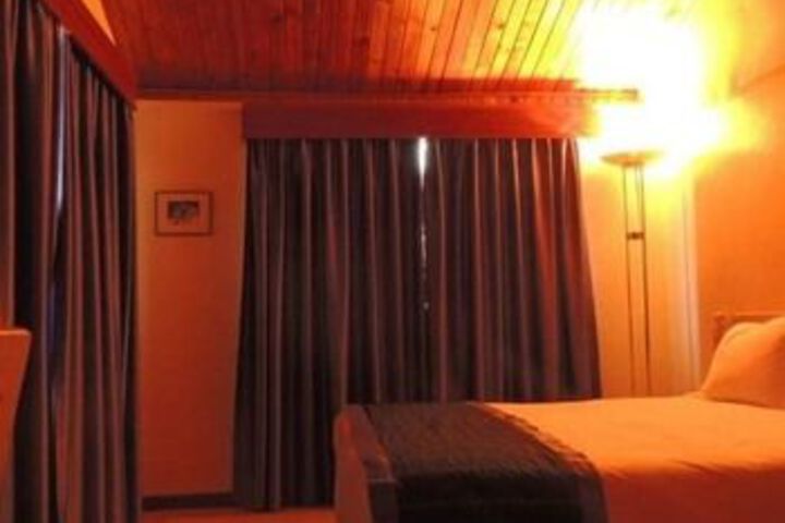 Room 9 of 21