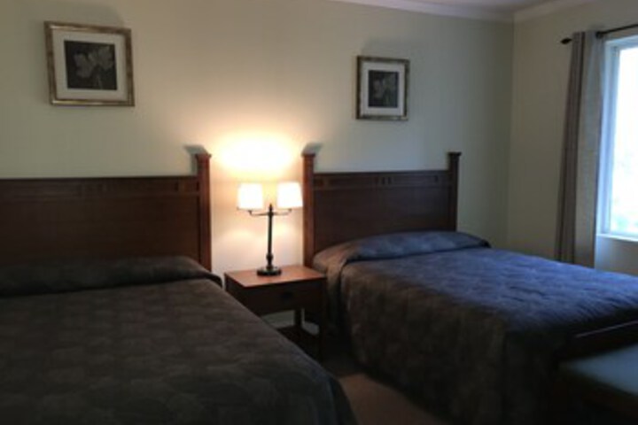 Room 7 of 9
