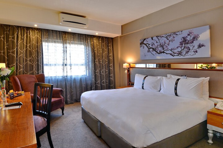Room 26 of 126
