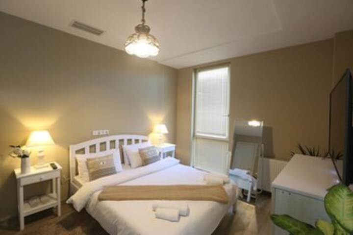 Room 12 of 15