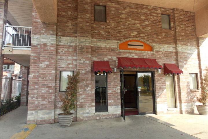 Hotel 53 of 128