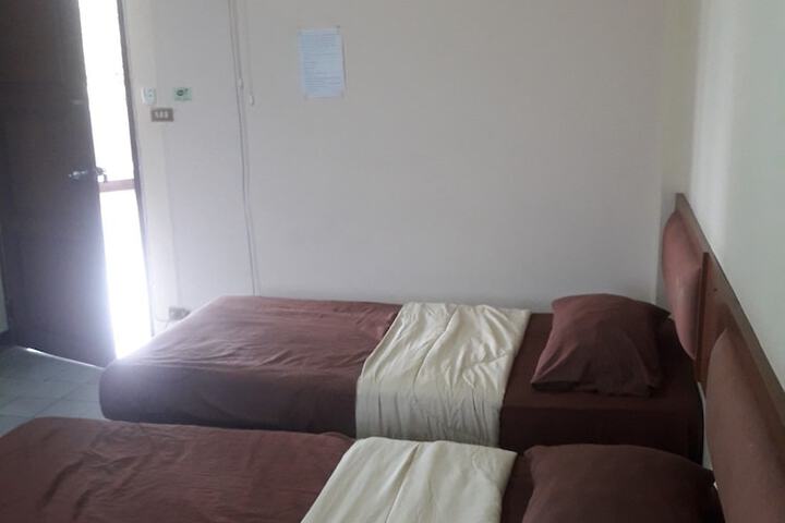 Room 11 of 33