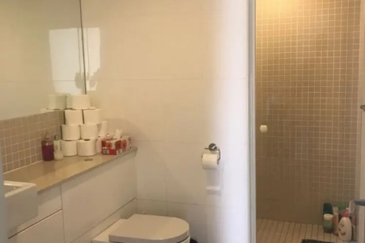 Room 5 of 6