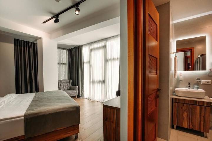 Room 28 of 60
