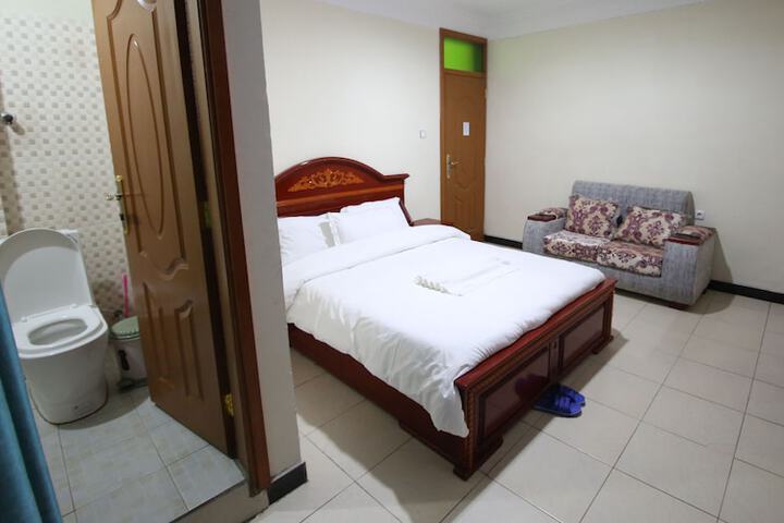 Room 9 of 13