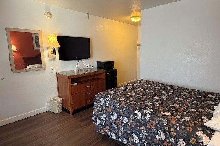 Room 8 of 19