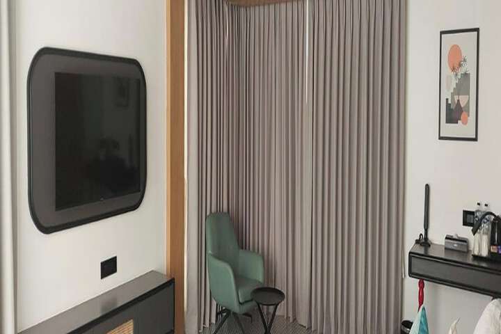 Room 8 of 47