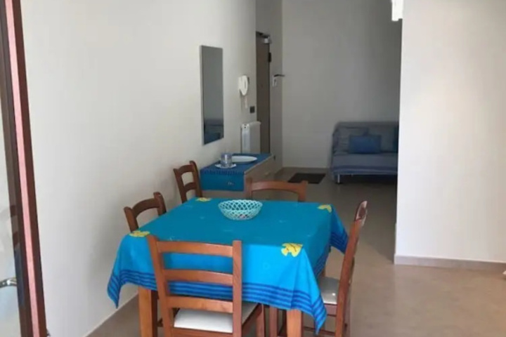 Room 5 of 10
