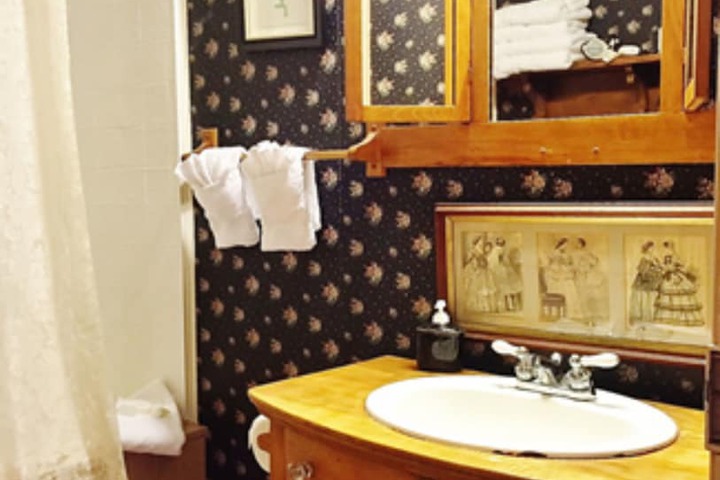 Room 10 of 24
