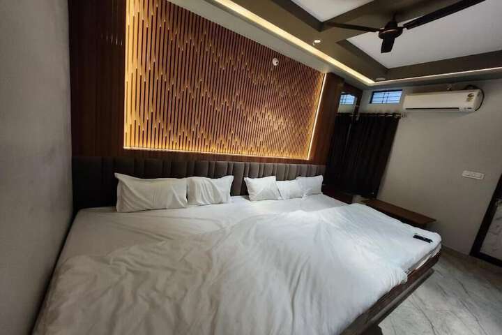 Room 5 of 19