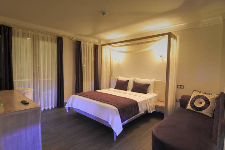 Room 13 of 73