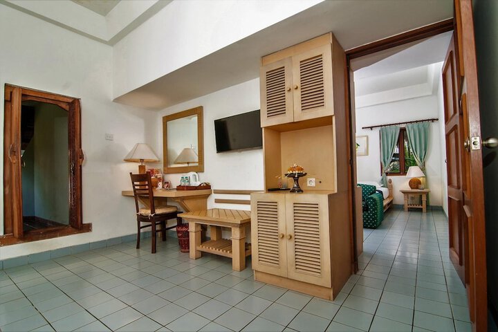 Room 11 of 32