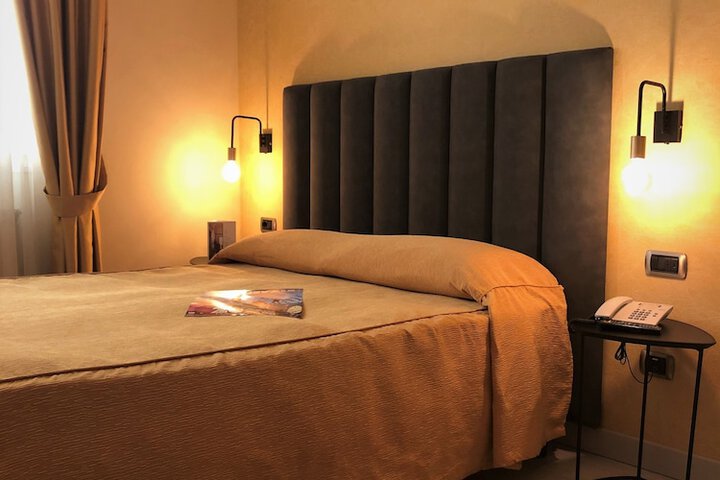 Room 6 of 65