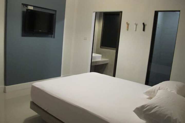 Room 11 of 24