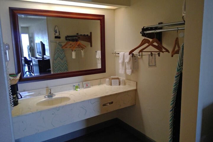 Bathroom sink