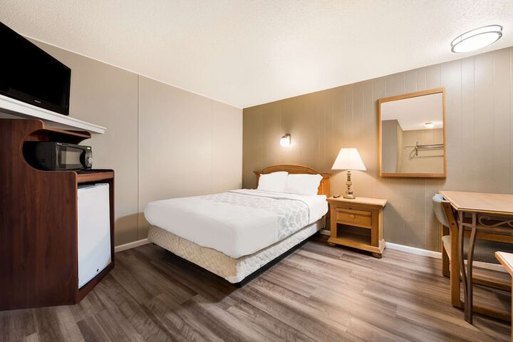 Room 4 of 19