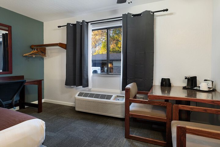 1 King Bed (17 of 26)
