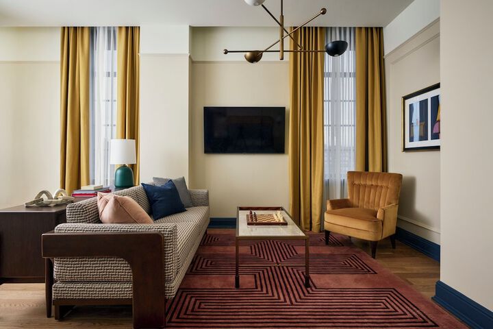 Room 100 of 190