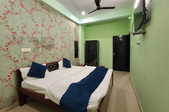 Room 17 of 35