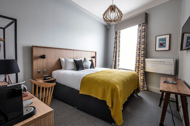 Room 2 of 53