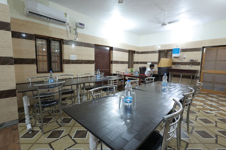 Dining 68 of 83