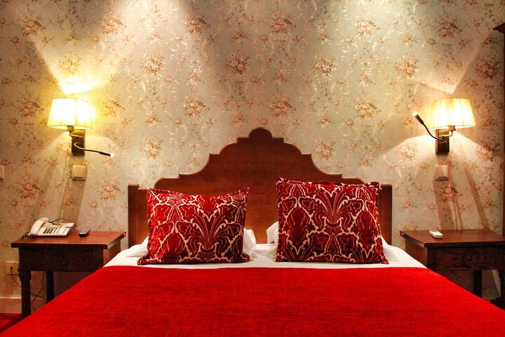 Room 16 of 48