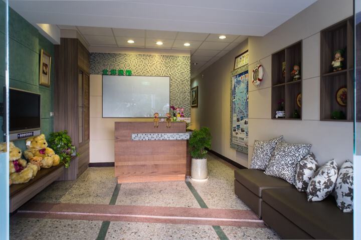 Check-in/check-out kiosk