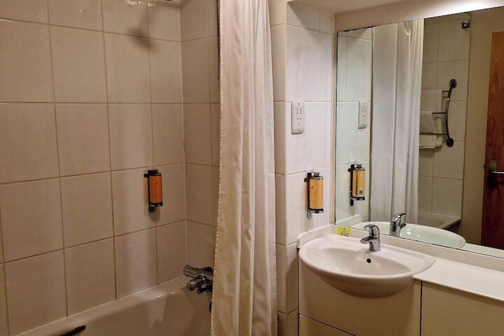 Room 16 of 16