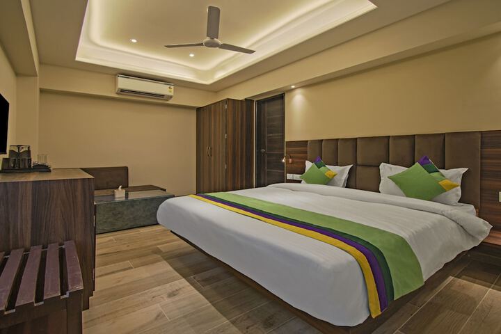 Room 10 of 36