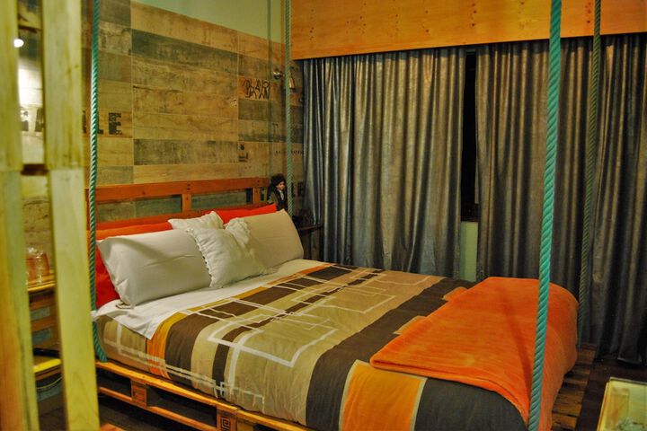 Room 21 of 122