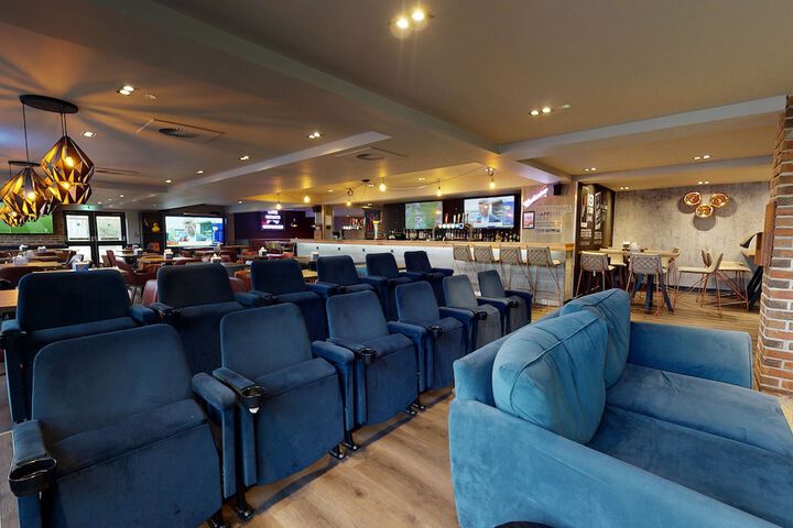 Lounge 42 of 48