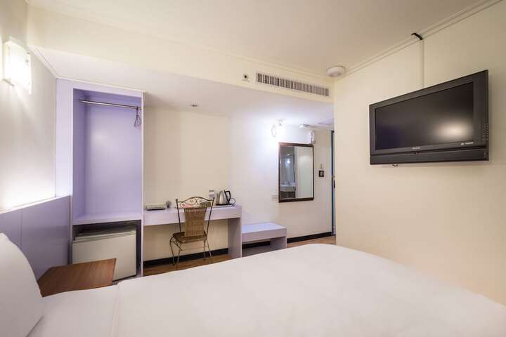 Room 3 of 48