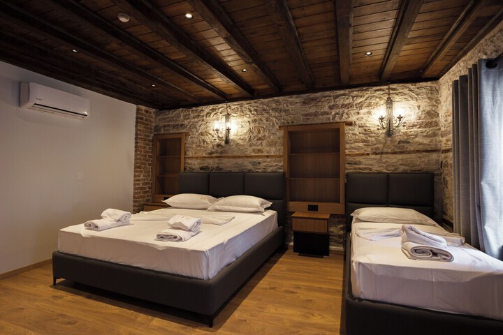Room 16 of 42