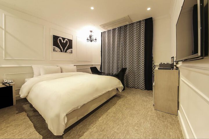 Room 18 of 42